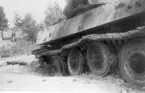 Tysk stridsvagn Kungstiger som beskjutits och analyserats på Karlsborgs provskjutningsfält 1950.
Tornet uppskuret och bandet minsprängt.