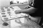 Åmål, Ole Dahls bageri. Bakning av påskkakor