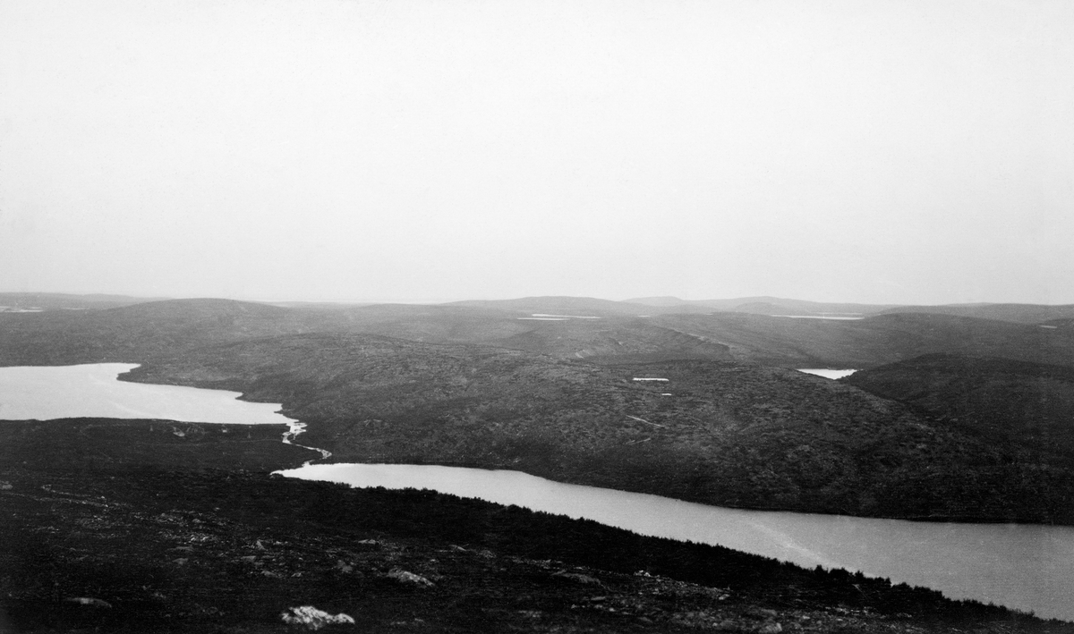 innsjø, landskap, fjellovergang, fjellstue. Mot Jotka fjellstue, Alta, Finnmark. 