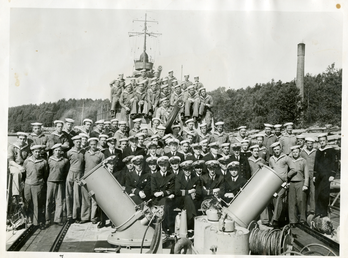 Fotoalbum från Eric Renud, f.d. skeppsgosse, med bilder från
1:a skeppsgossekåren 84.
(långresa till London, utbildning i Karlskrona) samt bilder ombord pansarskeppet Drottning Victoria.
Jarramas
Givare Mats Holmér, matsan.holmer@gmail.com