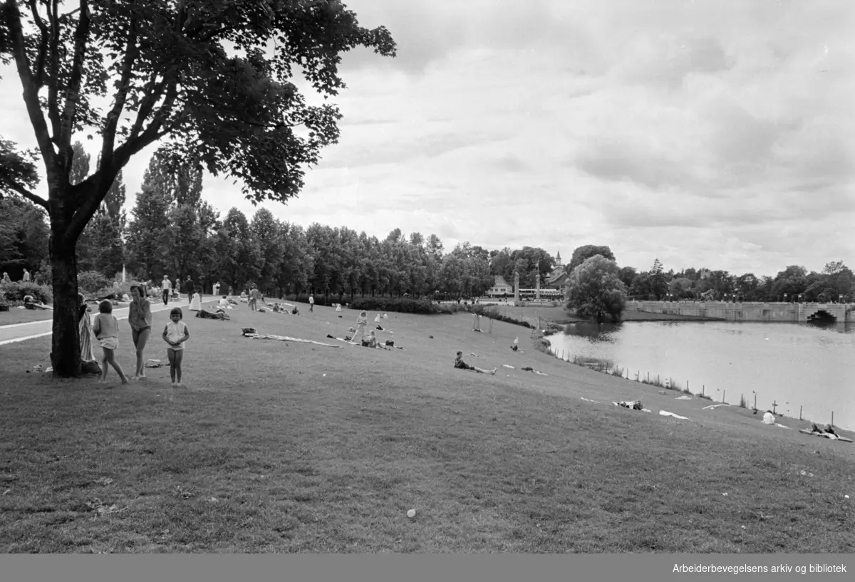 Frognerbadet. Tomt og øde på Frognerbadet. Juli 1965