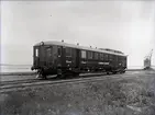 Diesel-elektrisk vagn för LyJ.
Tillverknings år: 1932.