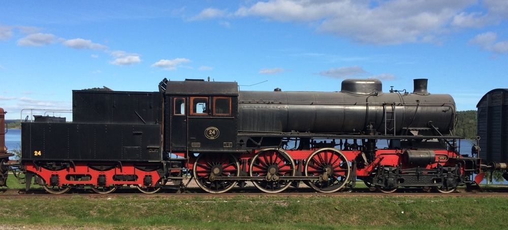 Ånglok OKBH 24.  Fd. ID SJ Oka 1509, SJ A3 1509.

Tillverkat av Motala Verkstad 1928
Tillverkarnummer MV 737
Dragkraft 7,5 Mp
Tjänstevikt 97,5 ton 
Adhesionsvikt 40,5 ton
Löb 17,7 m
Sth 90 km/tim

Modell/Fabrikat/typ: A3