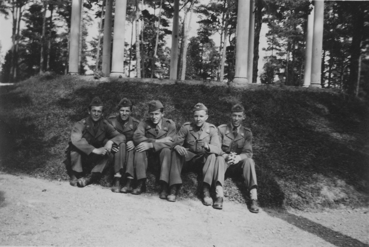 Arnes Petterssons grupp vid musikpaviljongen 1944 utanför regementet i Strängnäs.