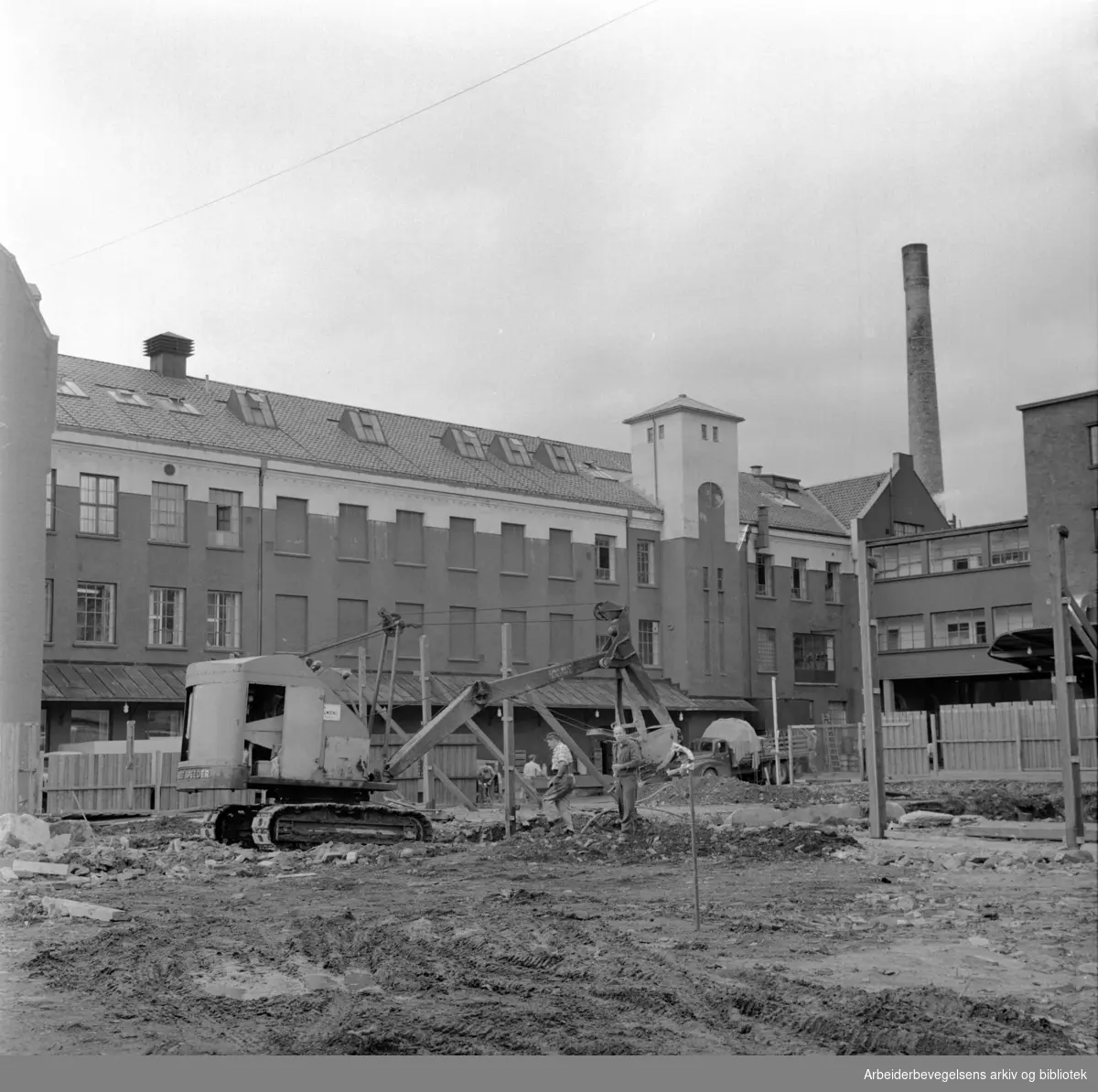 Fellesmeieriet er i gang med nybygget i Schweigårdsgate..August 1963