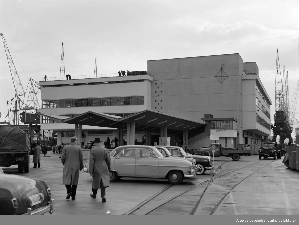 Filipstad. Fred Olsens lagerbygg. Oktober 1957