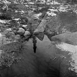 Rester etter kullbrenning. Steinsetting.