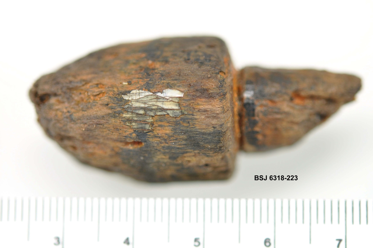 Skipsdel treplugg funnet i Vågen i Bergen.