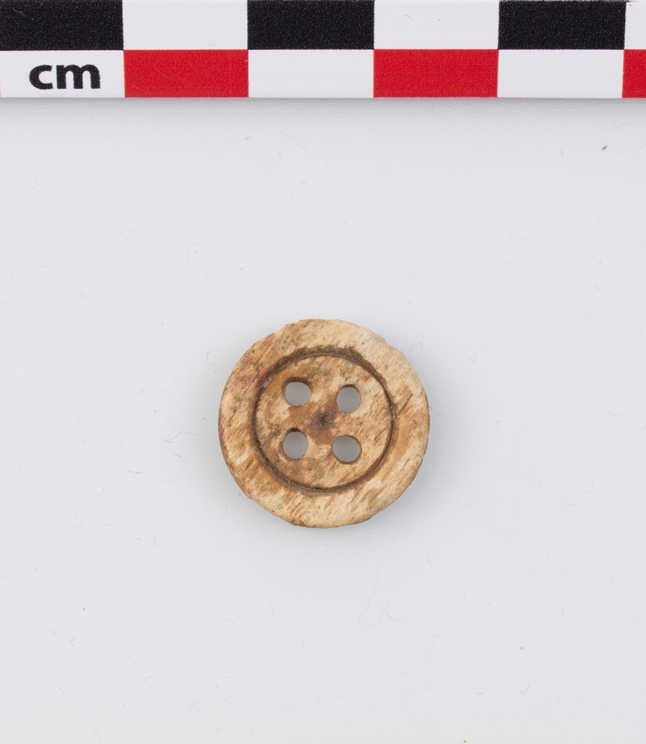 Knapp i tre, funnet i Vågen i Bergen.