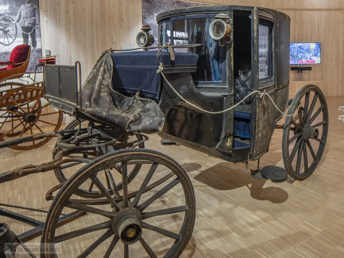 Staffering, tynne gule striper og profiler.