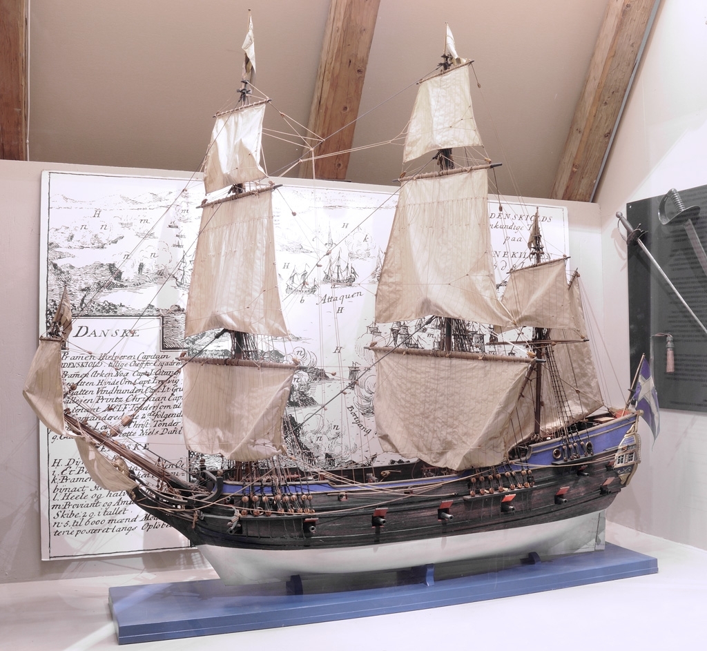 Modell av "Stenbocken" som fregatt. Modellen er bygget ved Sjøfartsmuseet i Gøteborg og gitt som gave i 1935 til det da vordende Tordenskiold-museum i Fredrikstad.
Modellen er bygget etter en tegning av herr Månsson ved Sjøfatsmuseet i Gøteborg. Tegningen baserer seg på inngående studier i det svenske admiralitet.
Til  modellen er det benyttet materialer fra selve "Stenbock".

Fregatten "Stenbocken" ble bygget på Skeppsholmen ved Stockholm, hvor den ble satt på vannet i 1679. den fikk sitt navn etter den svenske riksadmiral G.O. Stenbock. Besetningen utgjorde 160 sjøfolk og 30 soldater. Fregatten ble i 1713 nedrigget til stykkpram og var det sterkeste artillerifartøy i den svenske flåteavdeling.
Ved angrepet i Dynekilen den 8. juli 1716 lykkedes det Tordenskiold og ta Stenbock og førte dette skipet tilbake til Fredrikstad, hvor den ble forankret midt i Glomma og bidro til forsterkning av festningsanlegget. (Kilde: Katalog 1936. Tordenskiold-Museum i Fredrikstad Festning)