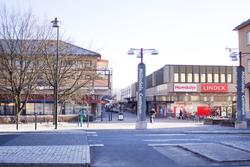 Vy från Storgatan mot Brogatan, år 2015. Till höger skymtas 