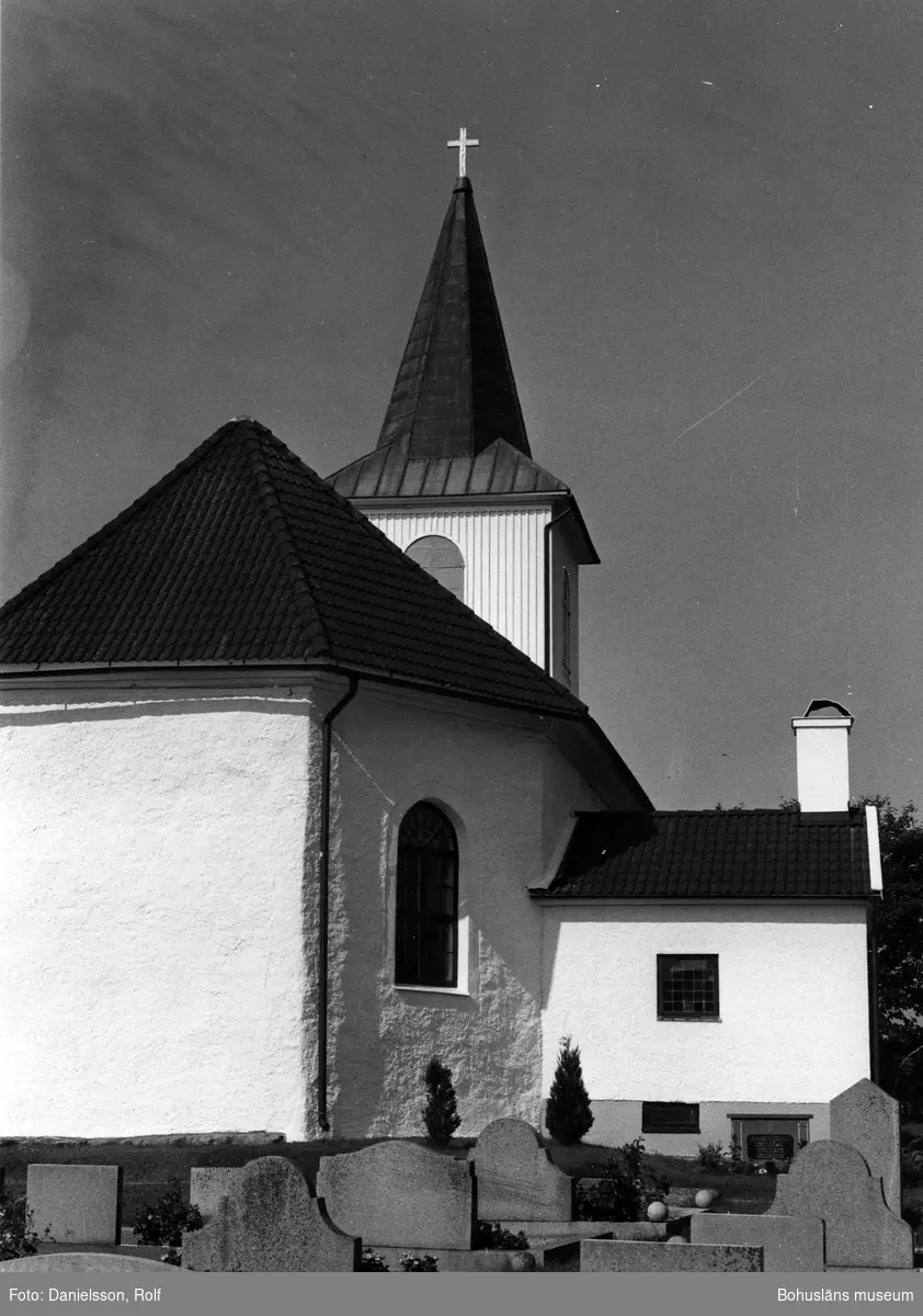 Text till bilden: "Håby kyrka. Efter kalkningen 1981".
