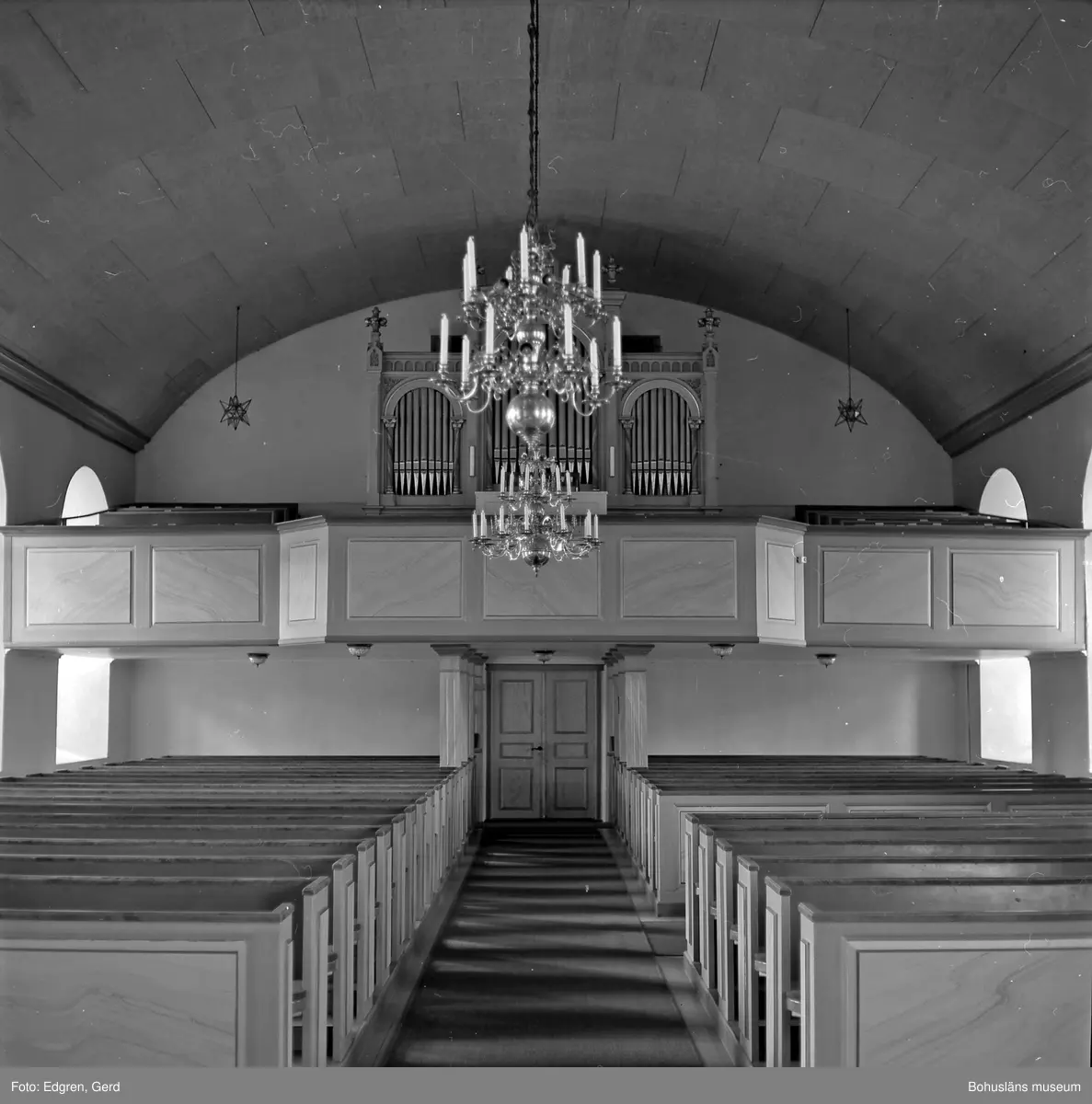 Text till bilden: "Långelanda kyrka. Interiör mot väster".