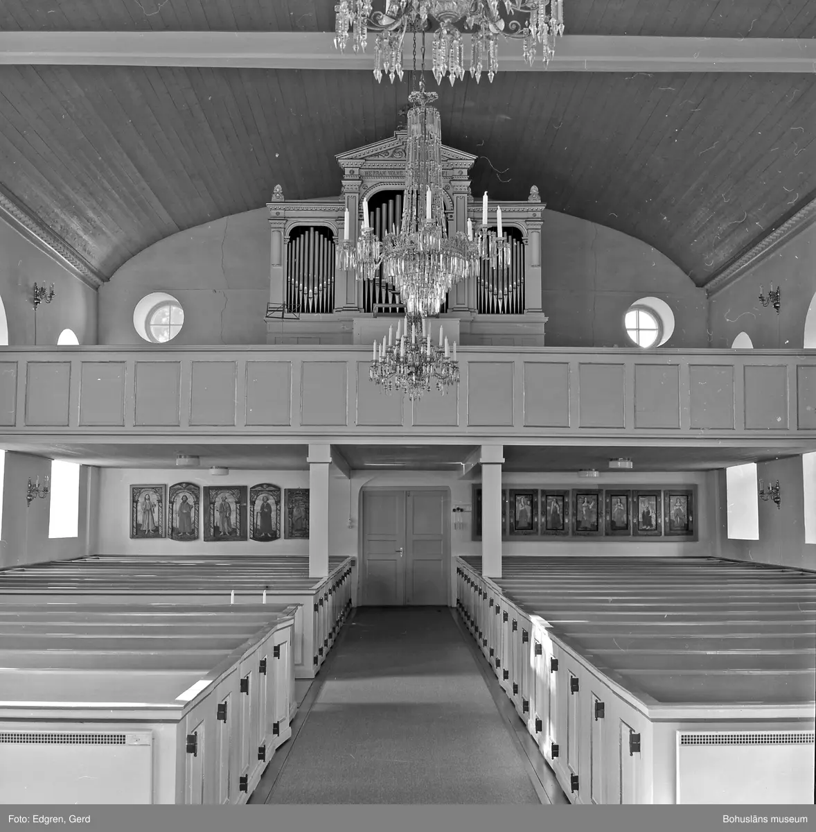 Text till bilden: "Röra kyrka. Interiör mot väster".