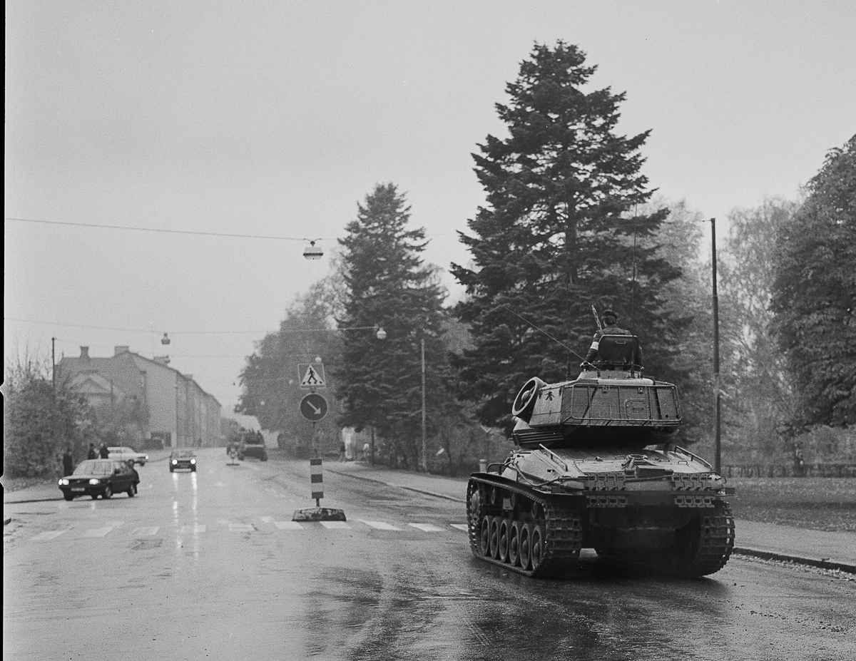 Försvarsinformation i Västerviken oktober 1982.

Dags att återvända till regementet.
Förare Alf Görsjö.

Milregnr: 626