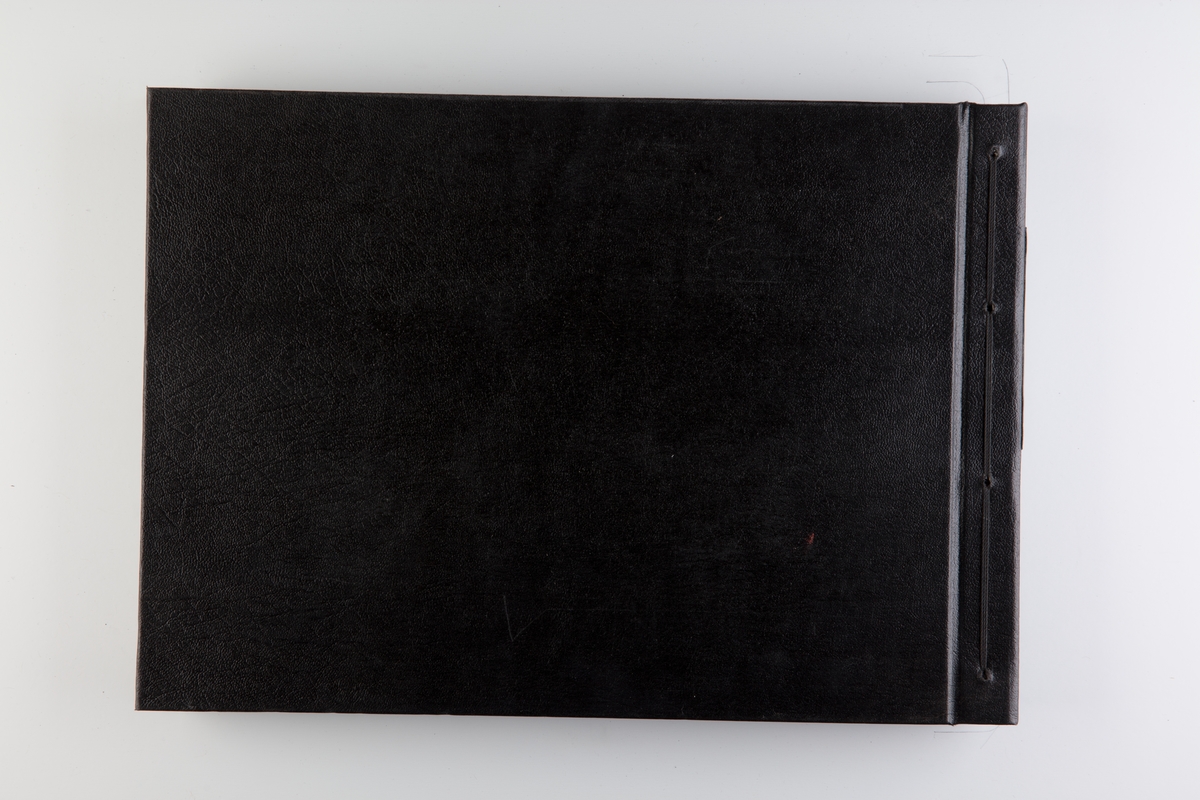 Album med fotografier av seilbåter fra regattaer 1920-1922.