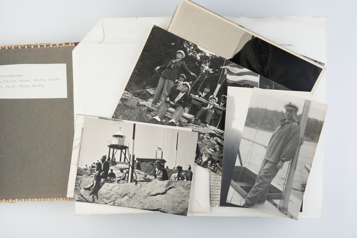 Album med fotografier av sportsseilere og miljøet omkring dem 1949-1951. Fotografert av Grethe Bruu. Album nr. 1.