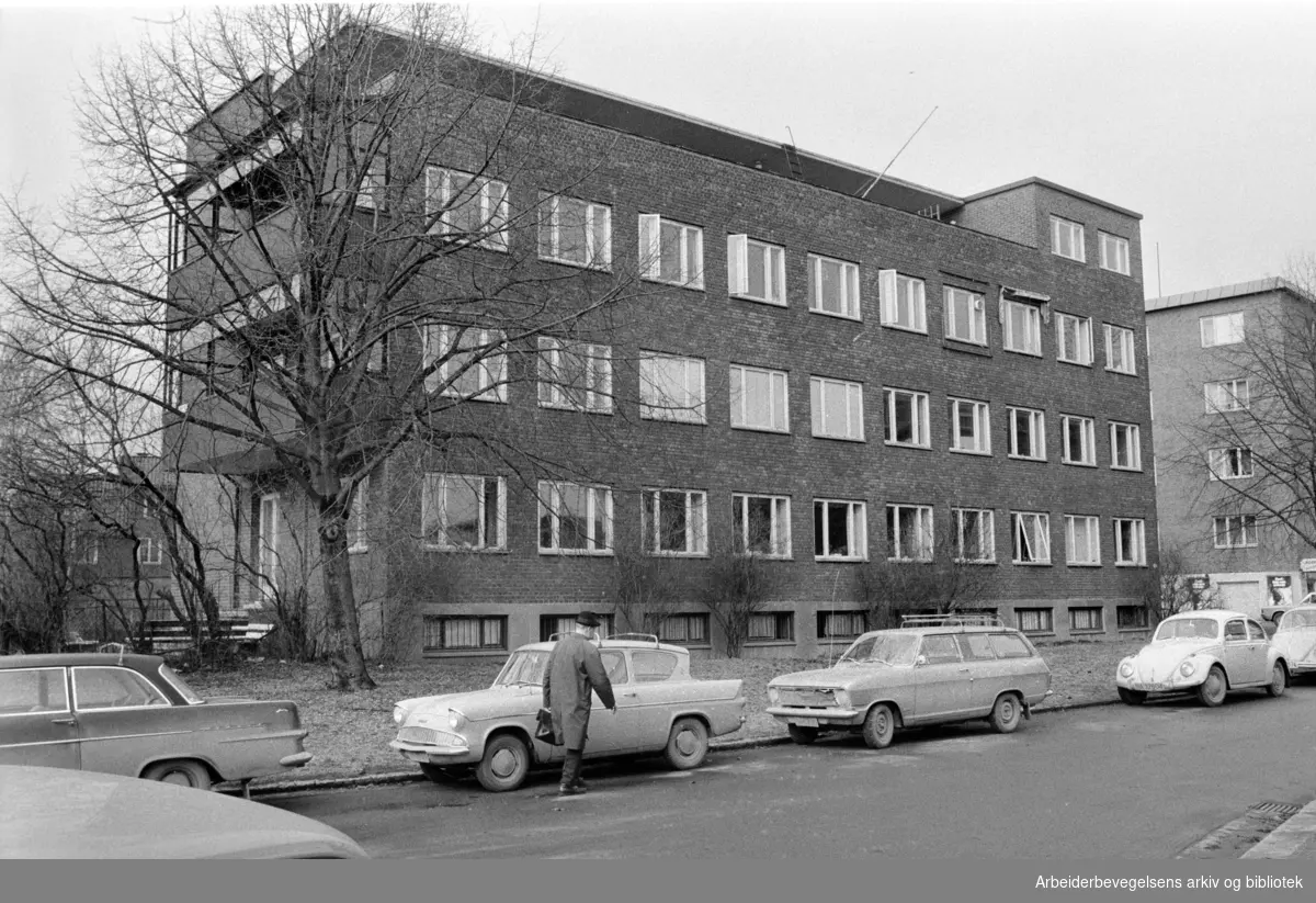 Alines Mødre og Spedbarnshjem. Eksteriør. April 1972