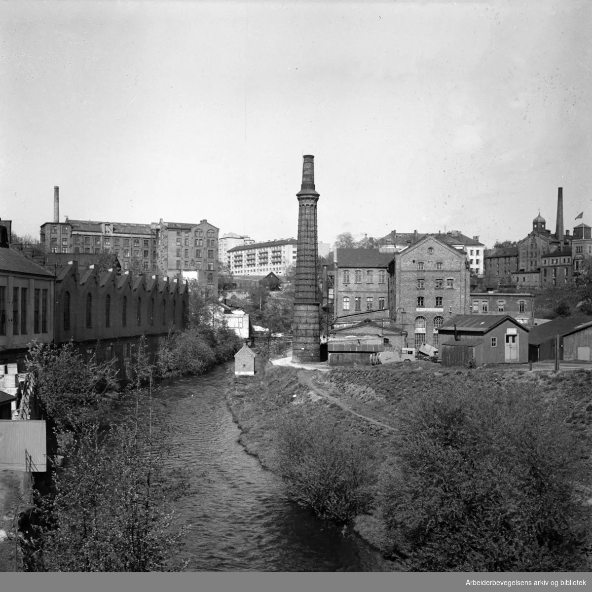 Akerselva. Fabrikker og industri langs elva. Knud Graahs fabrikker. 1949