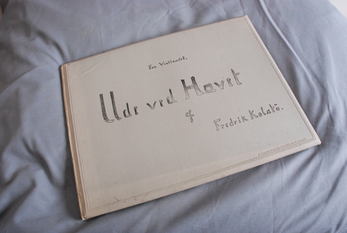 Mappe med 10 tegninger av Fredrik Kolstø. 9 av dem har påtrykket Photogravure Paulussen, Wien. De samme 9 har tittel under motivet. Tegningene er i svart/hvitt.