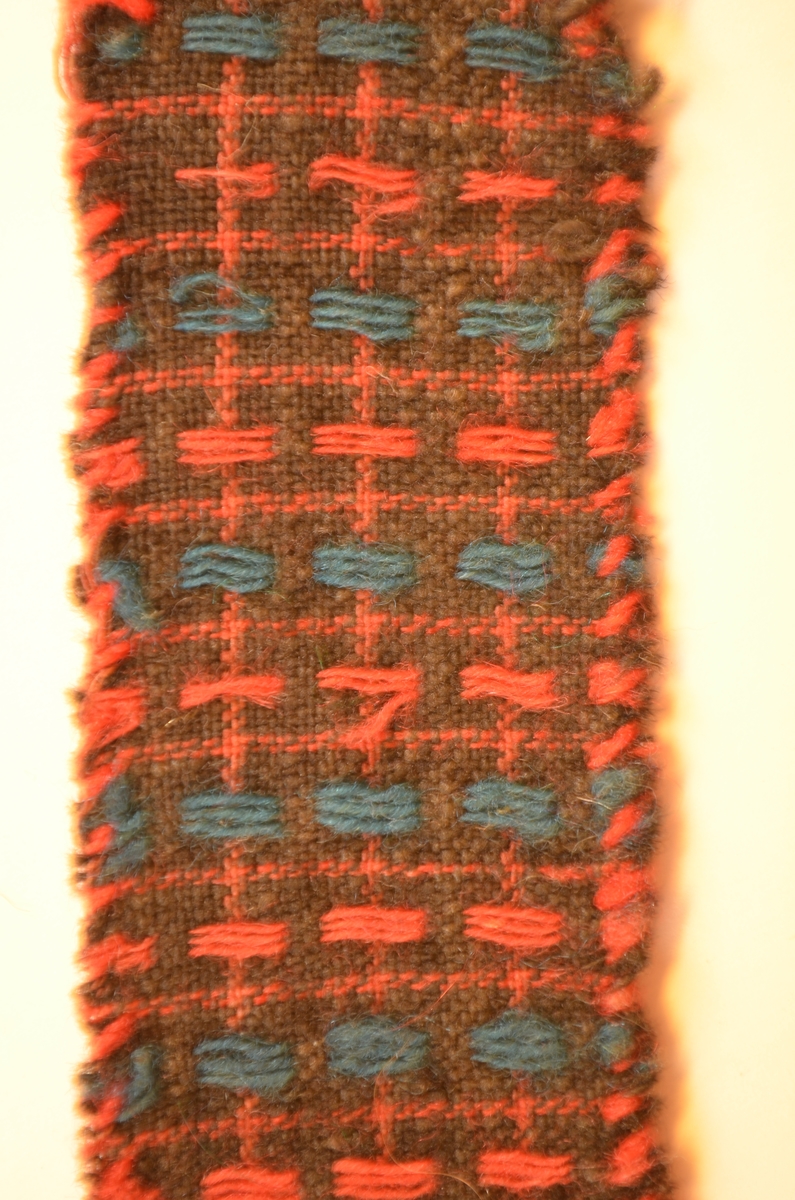 Stoffbitar, seks forskjellige bitar av ruta ulltøy. A, b,c,d,e,f.