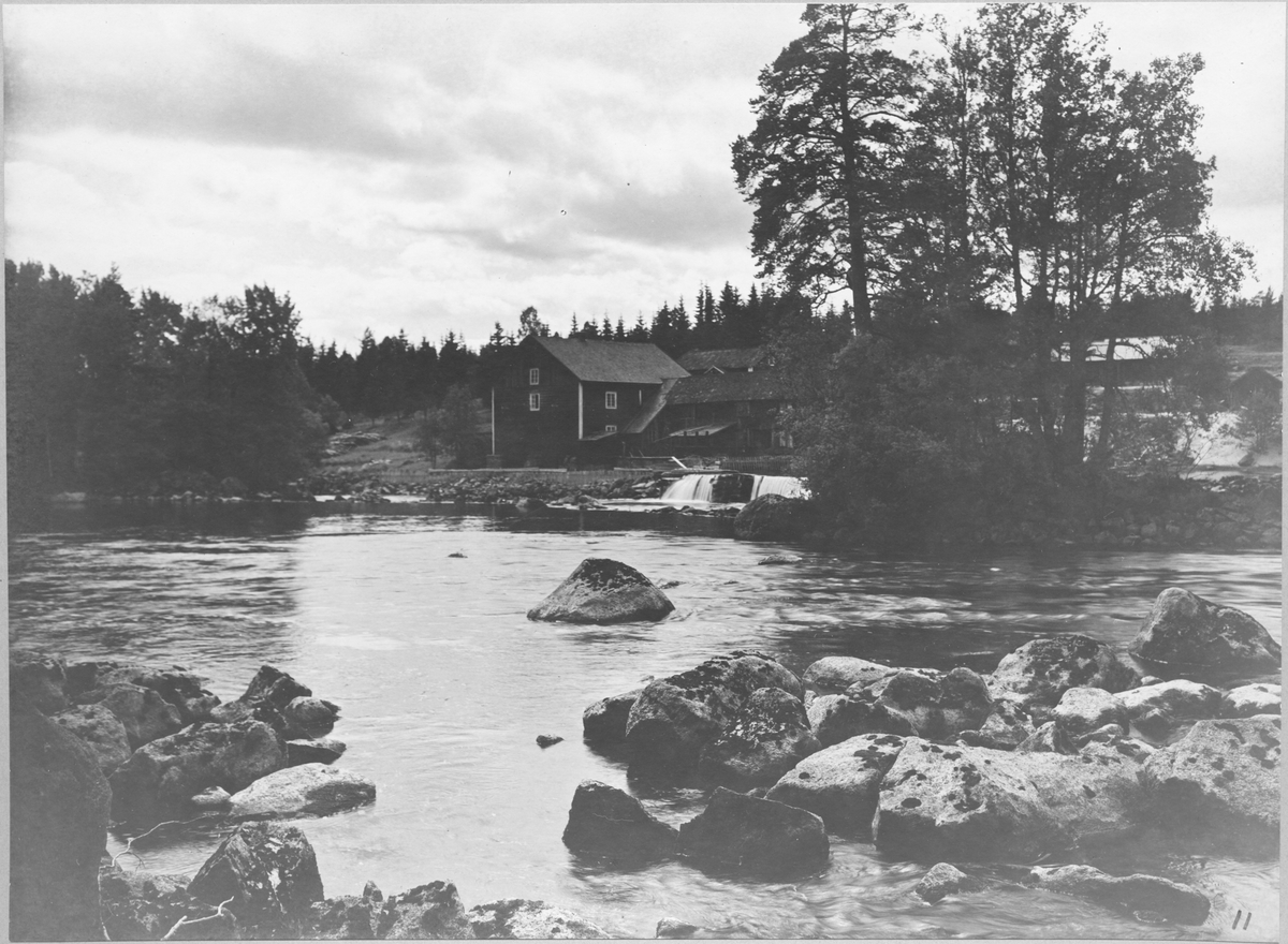 Parti vid Munkfors Bruk, Värmland. Klarälven.