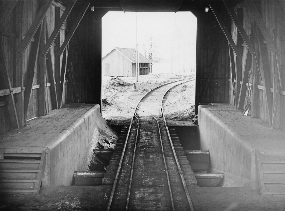 Sikfors Bruk. Järnbruk. Lossningsficka för träkol, 1931.