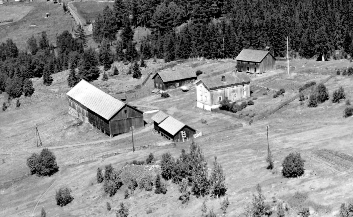 På Kulperud står klokketårnet på stabbuert, høyt og fritt. Dagens klokketårn ble bygget i 2003 da stabburet ble flyttet. På værhanen står det 1874. Om dette er året da selve stabburet eller det gamle tårnet ble bygget vites ikke. Nåværende klokketårn er tekket med spon og har kobberbeslag. Det hjelmformede taket har i utgangspunktet et klassisistisk uttrykk, men med innslag av Sveitserstil. På klokka står innskripsjonene «The Goulds MFG CO – Seneca falls N.Y». 
Om lyden på klokka ble det sagt at fungerte som værvarsel for de omliggende gårdene; var det sønnavær, var det uttrykk for regn, mens nordavær ga håp om høytørk.
Av gamle bilder kan det se ut som det tidligere tårnet var av en enklere art med saltak.