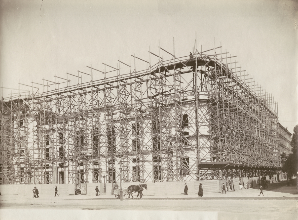 Kungliga Dramatiska Teatern, Dramaten, Stockholm, under uppförande, 15 september 1905. 