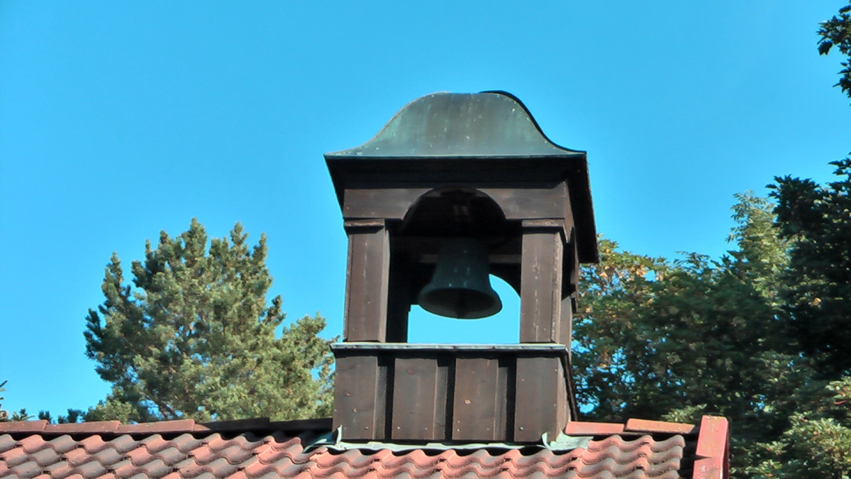 På stabburstaket er det også et klokketårn. Her henger matklokka på gården. Tårnet står på et stabbur fra 1949, men sto tidligere på en annen bygning på gården.  På matklokka står inskripsjonene «STØBET AF CHRISTOFER MONSSEN I AARET 1817» Tårnet er lavt og med buet telttak.