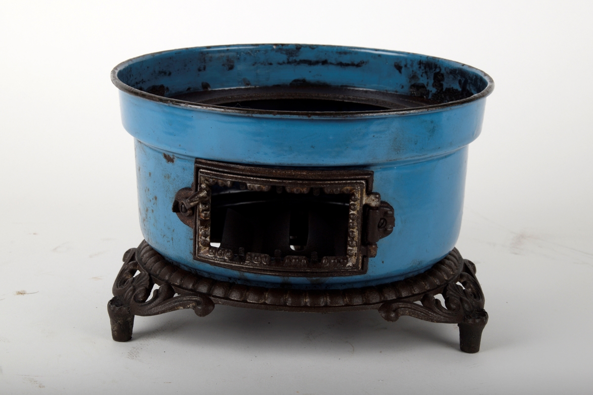 Kokeapparat med tre veker, drives på parafin.