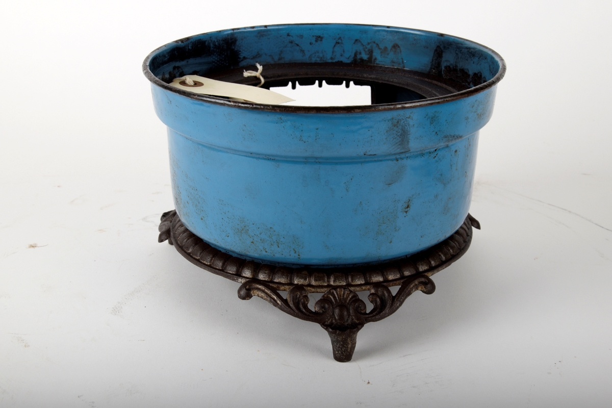 Kokeapparat med tre veker, drives på parafin.