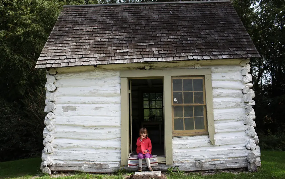 Gundersonstua finner du i friluftsmuseet på Norsk utvandrermuseum i Ottestad.