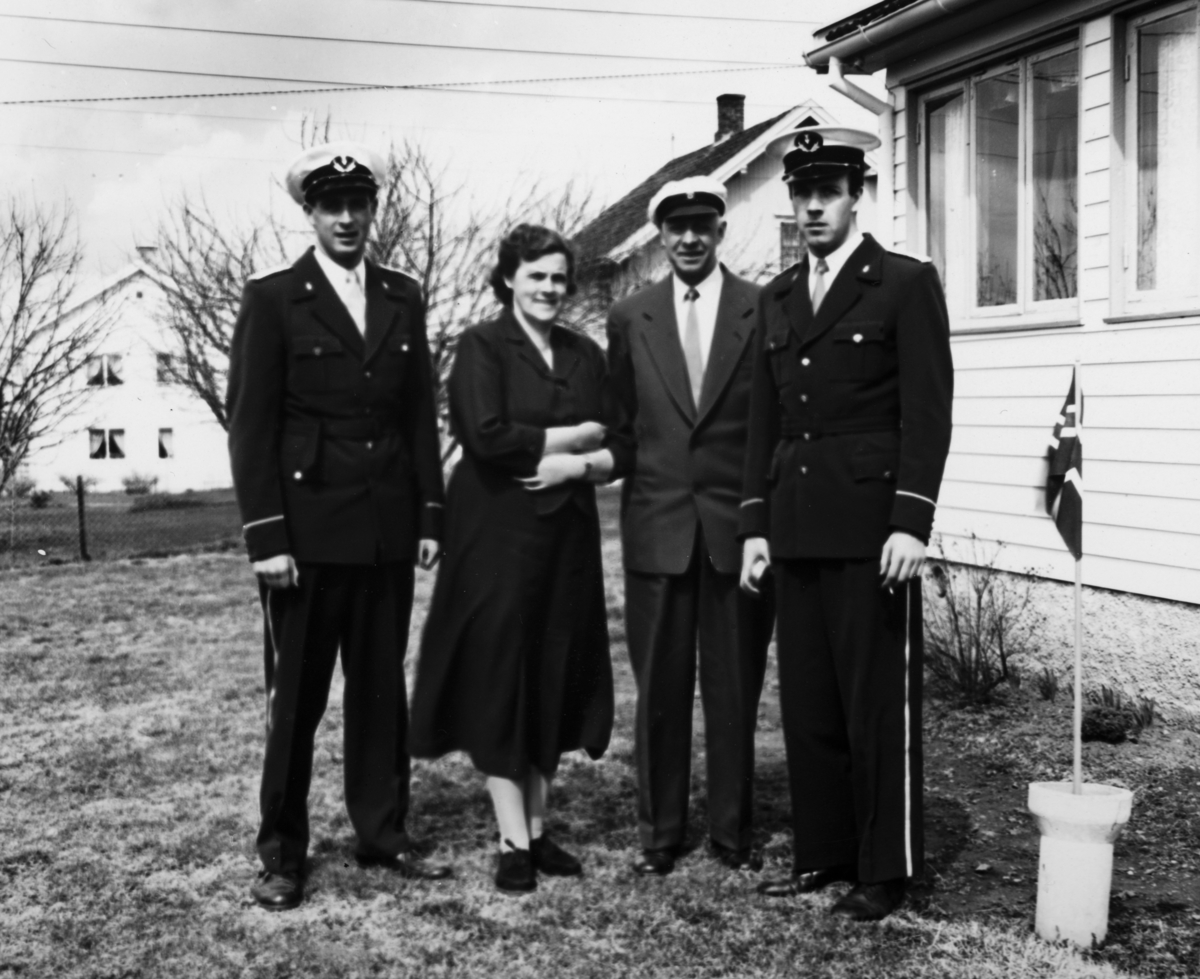 Familie gruppe. Leif Erik Dahl, Gudrun Dahl, Peter Dahl og Odvar Dahl