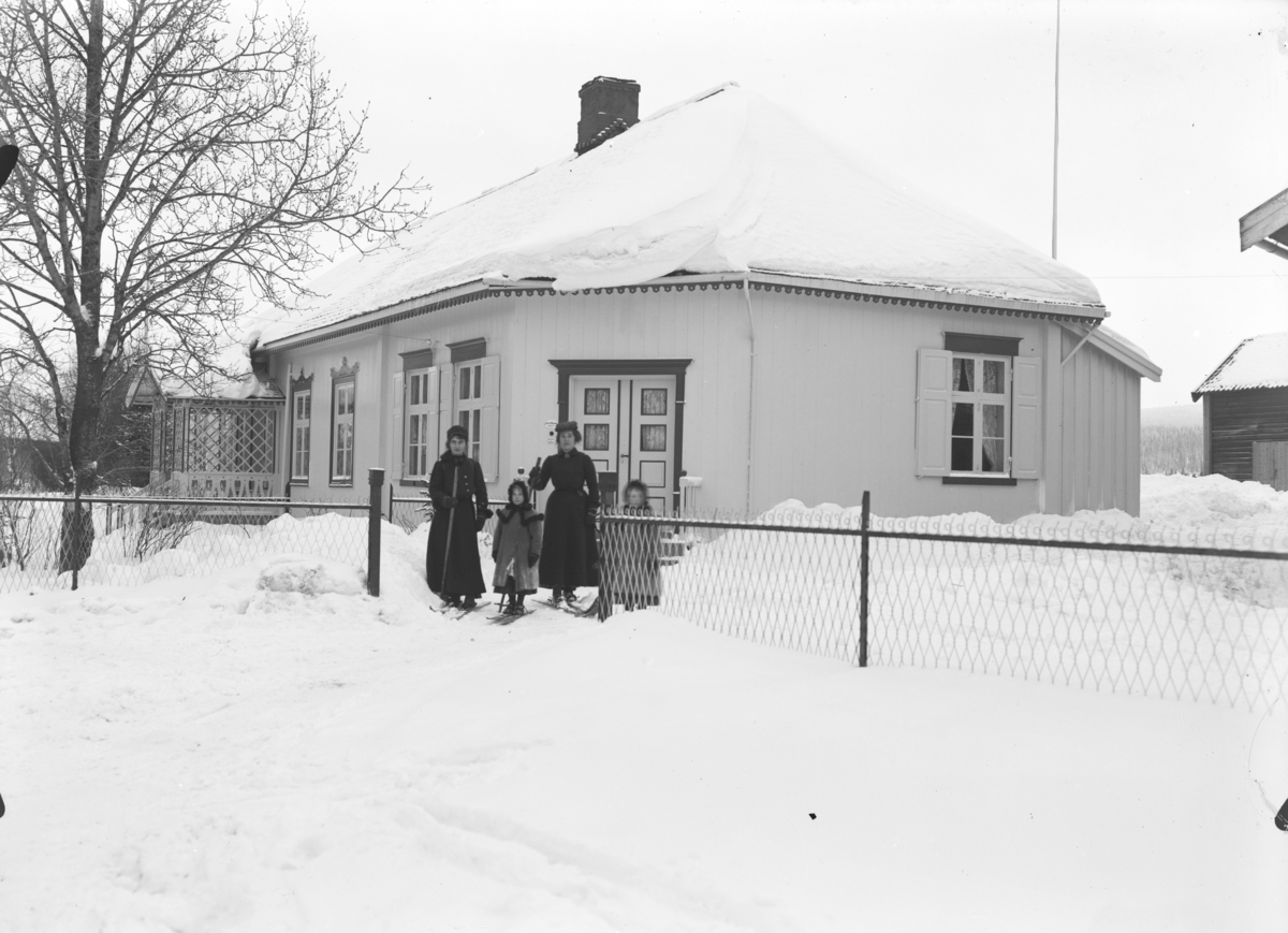 Nordre Bæk, Dunker, Doktorskilt ved døra, ca. 1905