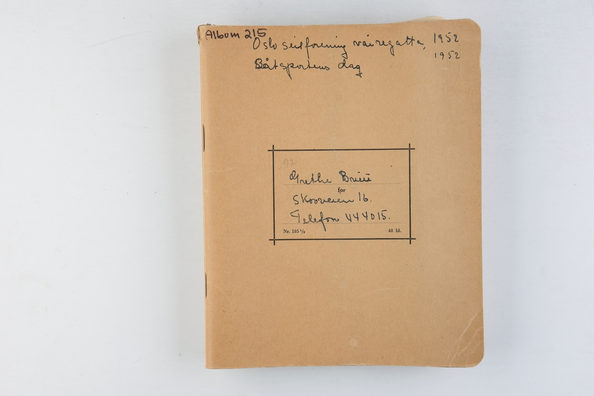 Album med 63 fotografier fra Båtsportens dag og Oslo seilforenings vårregatta.