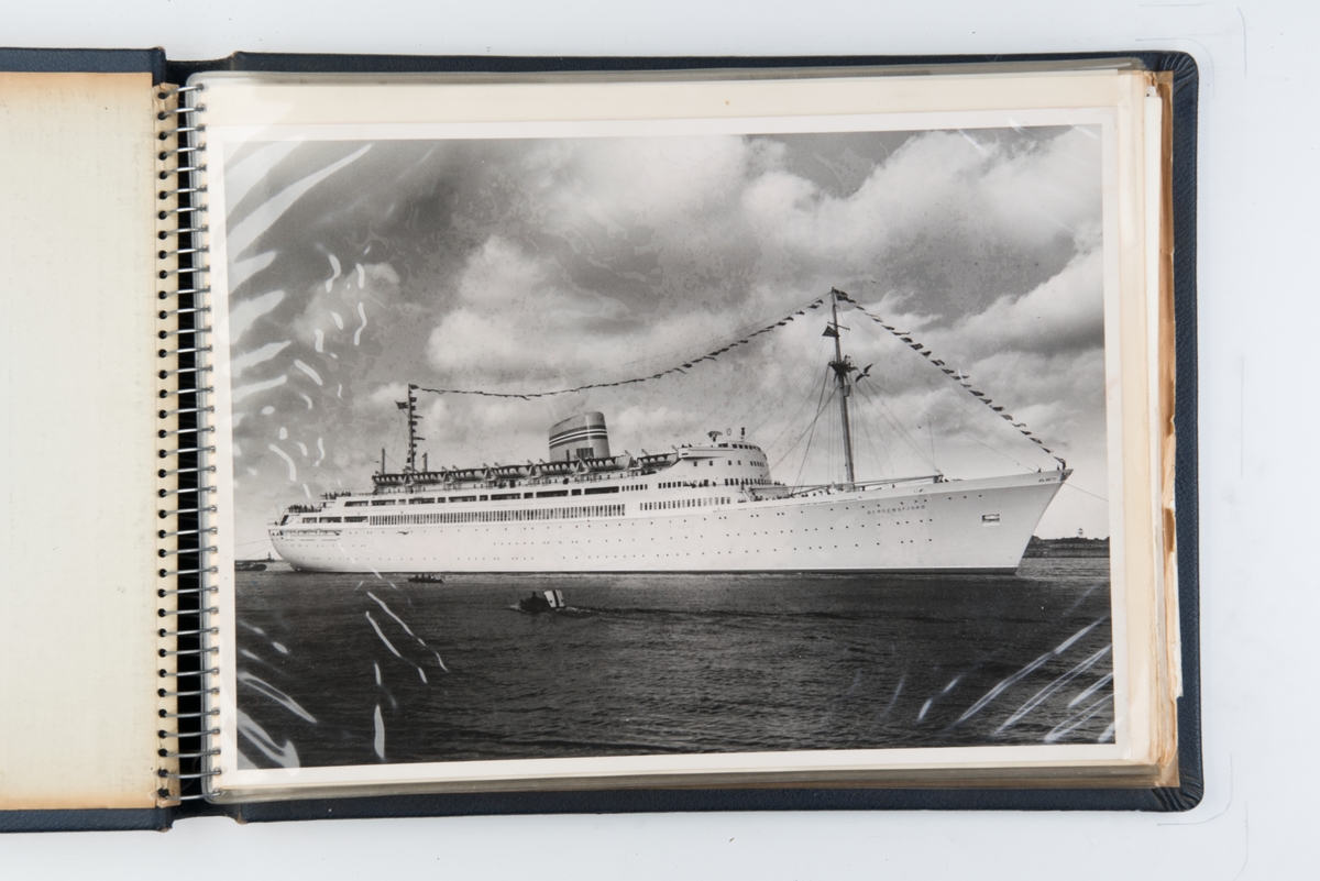 Album med fotografier av M/S 'Bergensfjord'.