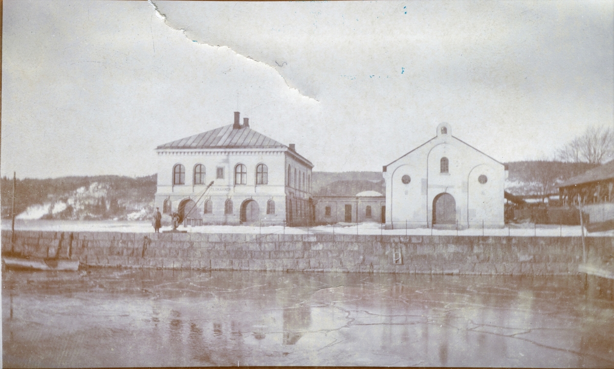 Larvik Tollbod, Pakkhuset til høyre