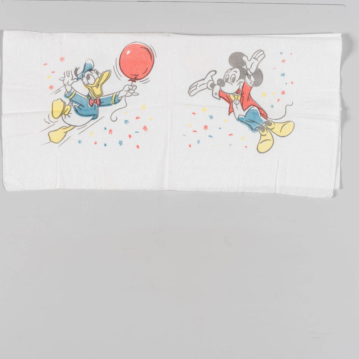 Donald Duck med en ballong og Mikke Mus