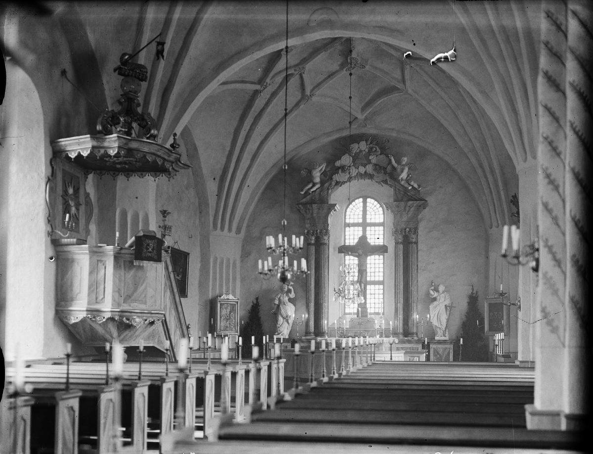 Interiör i Husby-Långhundra kyrka, Husby-Långhundra socken, Uppland januari 1934