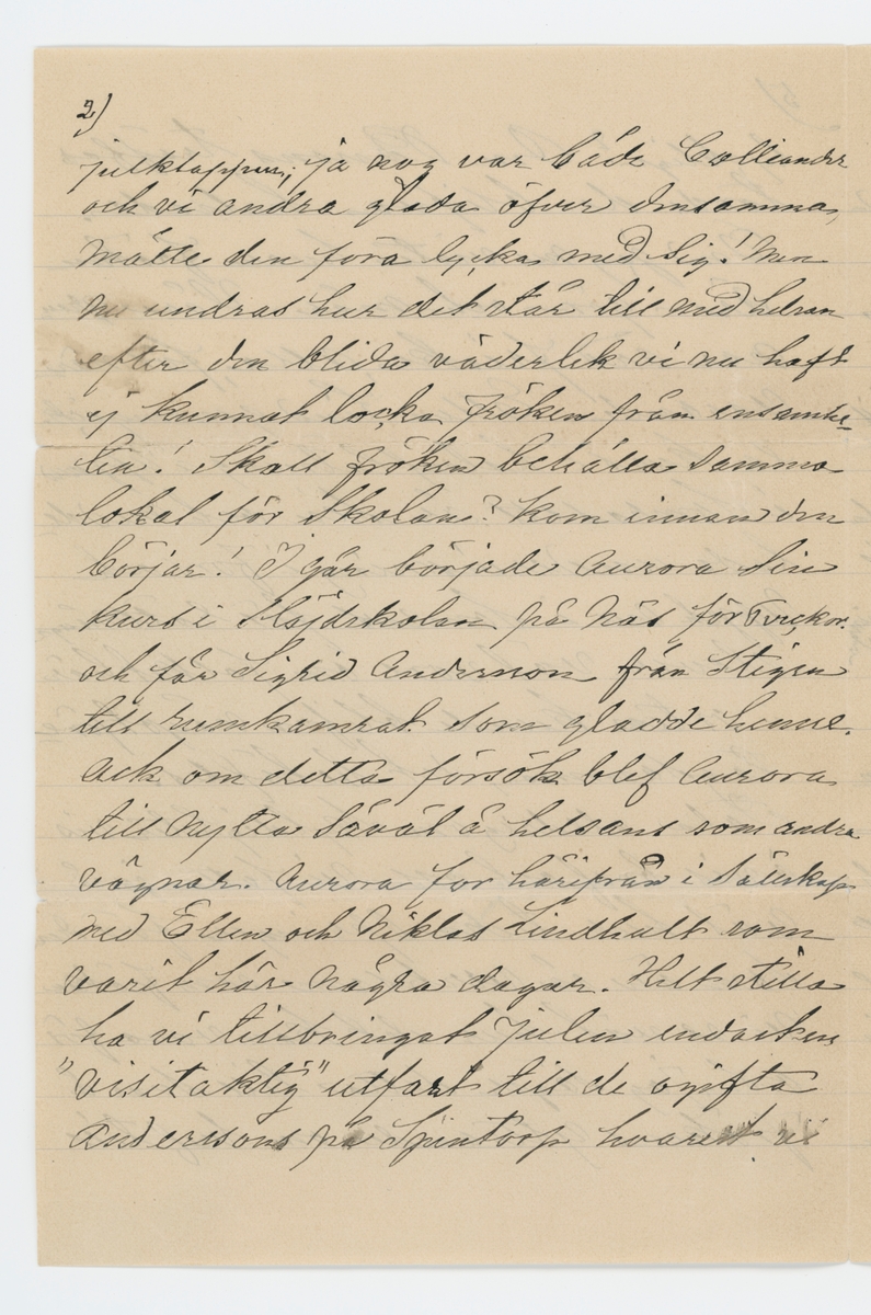 Brev skrivet till Johanna Brunsson 11/1 1888 från Emelie Colliander.

"11/1 88.

Goda fröken Brunsson!

Hvar tog dit tillämnade besöket hit, vägen? Vi ha väntat och ej vetat hvart man hade att väna sig med bref, än tänkt att fröken var på Stigen el. Ängen el. på väg till oss. När blir nu detta? Tack så mycket för bref och det utm. fina, vackra kortet ... planchen samt alla goda önskningar hvars uppriktiga mening jag känner. Ja tack för allt, och måtte alltings store och gode gifvare förläna fröken ett lyckligt år med stärkta krafter till att åter ta' i tu med det arbete som intresset är så fästat vid; Jag hoppas att elever infinna sig, vore ledsamt annars. Roligt höra frökens glädje öfver julklappen; Ja nog var både Colliander och vi andra glada öfver densamma, måtte den föra lycka med sig! Men nu undras hur det står till med helsan efter den blida väderlek vi nu haft ej kunnat locka fröken från ensamheten! Skall fröken behålla samma lokal för skolan? Kom innan den börjar! I går började Aurora sin kurs i slöjdskolan på Näs för 6 veckor. och får Sigrid Andersson från Stigen till rumskamrat. som gladde henne. Ack om detta försök blef Aurora till nytta såväl å helsans som andra vägnar. Aurora for härifrån i sällskap med Ellen och Niklas Lindhult som varit här några dagar. Helt stilla ha vi tillbringat julen endast en "visitaktig" utfart till de ogifta Anderssons på Sjuntorp hvarut vi hade riktift trefligt, der voro Johanssons och flickorna Broddelius - en dag voro alla frannar hos oss, för öfrigt intet nämnvärdt, men det bästa af allt, vi ha varit friska och haft mycket trefligt. I dag är Colliander på Biskop Björks befrafning i Gbg. I går och i dag riktigt vårväder med sol - väder för frökens. Såg vid tillfälle jemte vårt tack för underrättelsen, till Branzells att vi deltogo i deras glädje öfver den lille nykomne ... julklappen och att Carl får en sällskapsbroder. Glädjande höra att bru Br och den lille befunno sig väl - Vi tackar och för för nyårsönskan! ... så skönt i dag! Jag fick till jullklapp ett litet nätt skrifbord af Coll. bestäldt i Gbg står vid fönstret i förmaket der hvarest dessa rader skrifvas. Nyss erhöll jag bref fr. Eric Lindhult som vistas i München han finner sig rätt bra der, och skall lära sig brygga det goda ölet som numera införskrifves till Gbg. och är så mycket omtyckt. Henriette, Anna och bror Oscar bedja helsa till fröken. Den dag då slöjdföreningen sammanträdde i Wenersborg före jul, voro Aurora och jag med inne - då såg jag den omtalte kapten Petterson inne i kafféet - ja han såg snäll och reel ut - jag har ej förr sett honom. Nå att fröken Malmros gjordt som fröken Garp, på sin tid, valt en så ung ledsagare genom livet, hvad heter han din lycklige? Om Persson träffas torde de blifva helsade. Om jag nu viste hvar fröken är - gör - och mår. Våra grannar äro friska, alla, för närvarande Ellen Lind genomfick en kurs i halmflätning å Upperud i somras ett år se´n och meddelade undervisning i Fors och Upph nu i somras för rätt många elever, väl vore om folket här i orten kunde blifva något  företagsamma. det behöfdes.
Tala alldrig om skyldigheter vis à vis bref och oss - vi gatta ju så väl hur tiden springer för den som är så verksam som fröken vi se väl hur det kan vara för oss - jag säger detta till svar å frökens yttrande om bref till Aurora - vi räkna ej så, och när en i en familj erhåller bref så får ju de andra del deraf. Owcar Hägg... som förlofvat sig och visst lär göra ett bra parti - ack, det var så roligt för hennes föräldrar som fått den glädjen att se en af de många snart väl försörjd ä jag glädes ock derröfver. Farväl för denna gång försök att ta' reda på detta krångel beder tillgifvnast
Emilie Colliander."