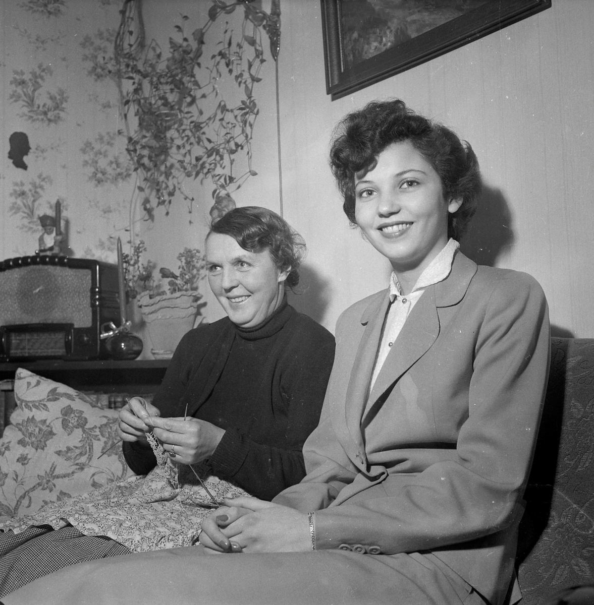Skuespillerinne Christina Lundquist besøker Sigrid og Olaf Olsen på Lilleby