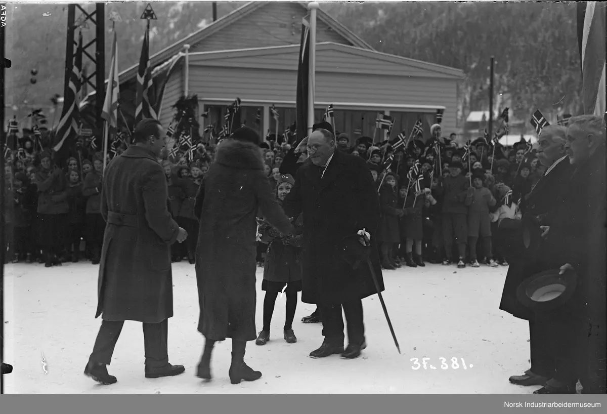 Kronprinsparets besøk. Mottagelsen på Rjukan stasjon.