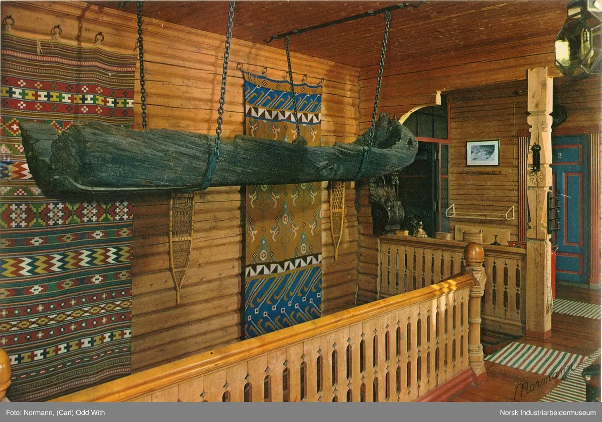 Postkort av steinalderbåt på Tuddal høyfjellshotell, sendt mottaker i 1968.