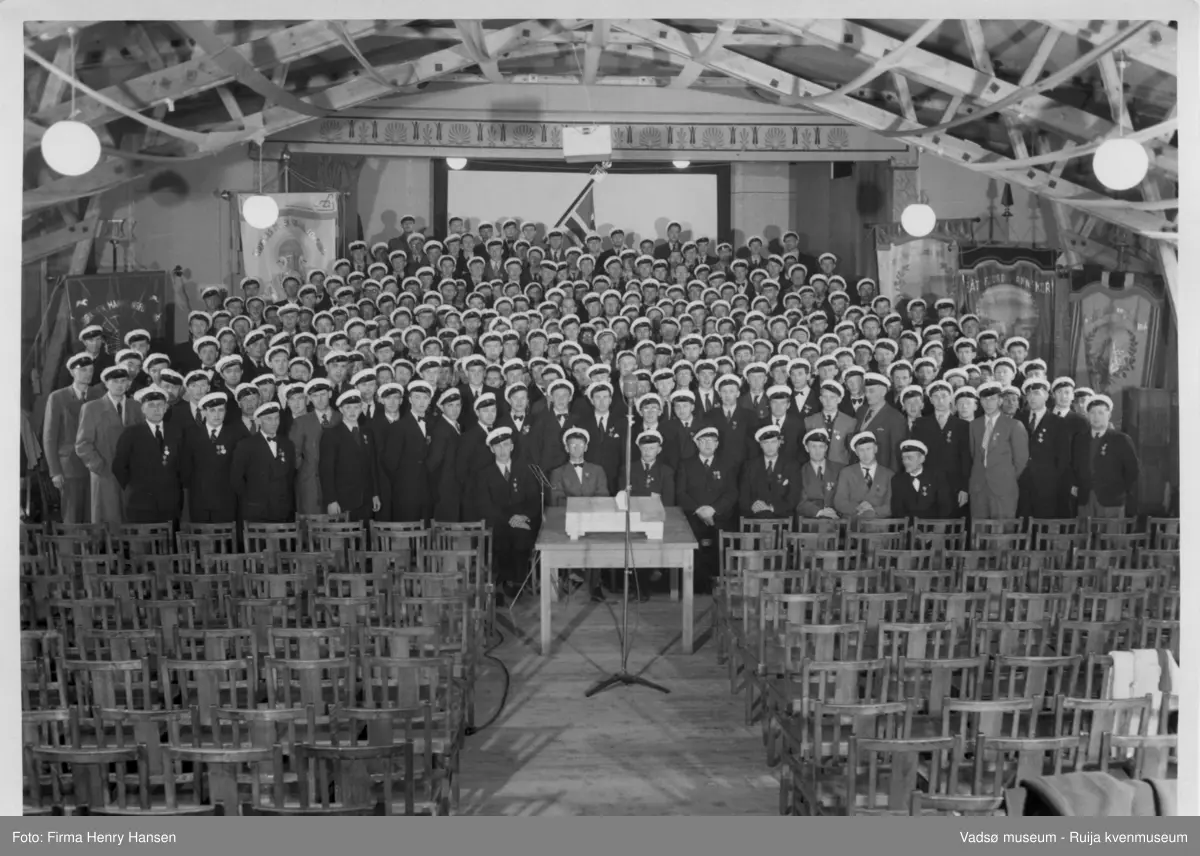 Mannskorstevne i Vadsø  i kinobrakka antatt i 1946/47.