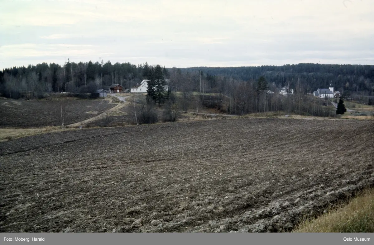 Gjersrud gård, kulturlandskap, jorde, bolighus, uthus, skog, veier, Klemetsrud kirke