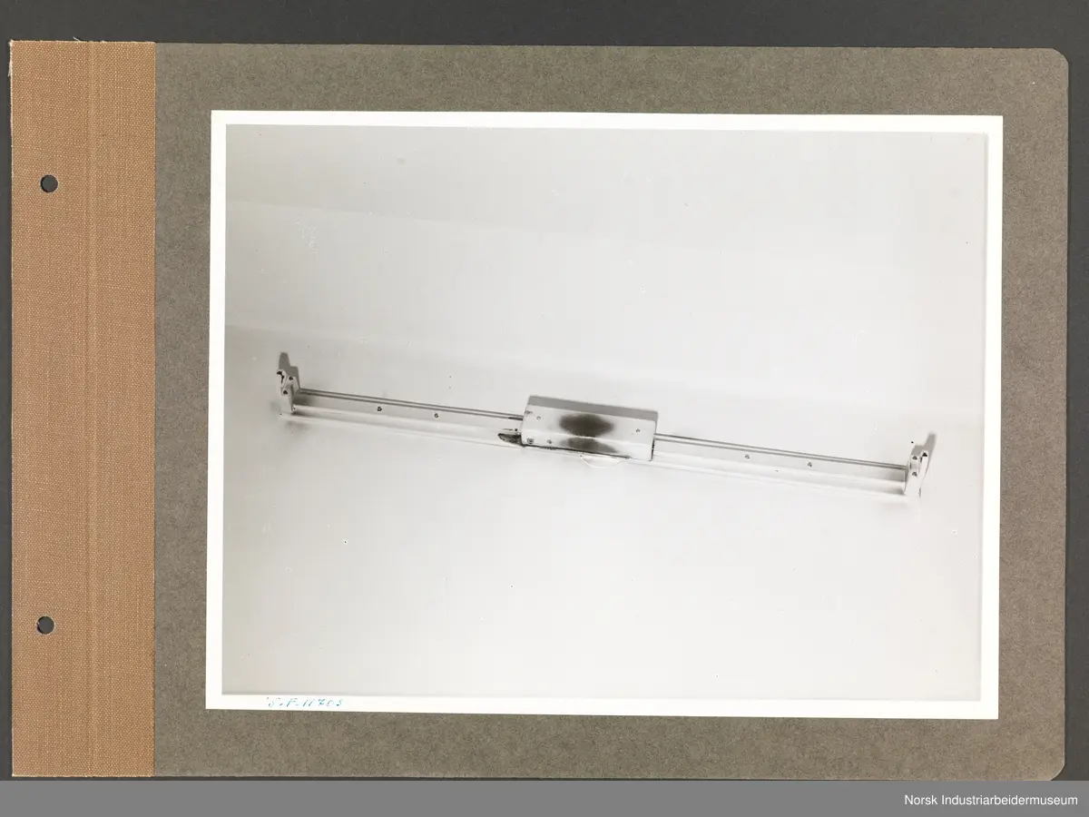 Fotoalbum med 48 sider og 48 innlimte fotografier fra Norsk Hydro på Herøya.