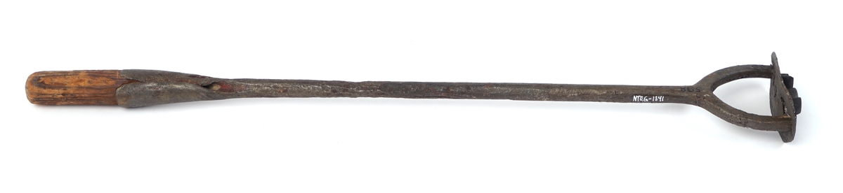 Svijern av metall med trehåndtak. "1/2"