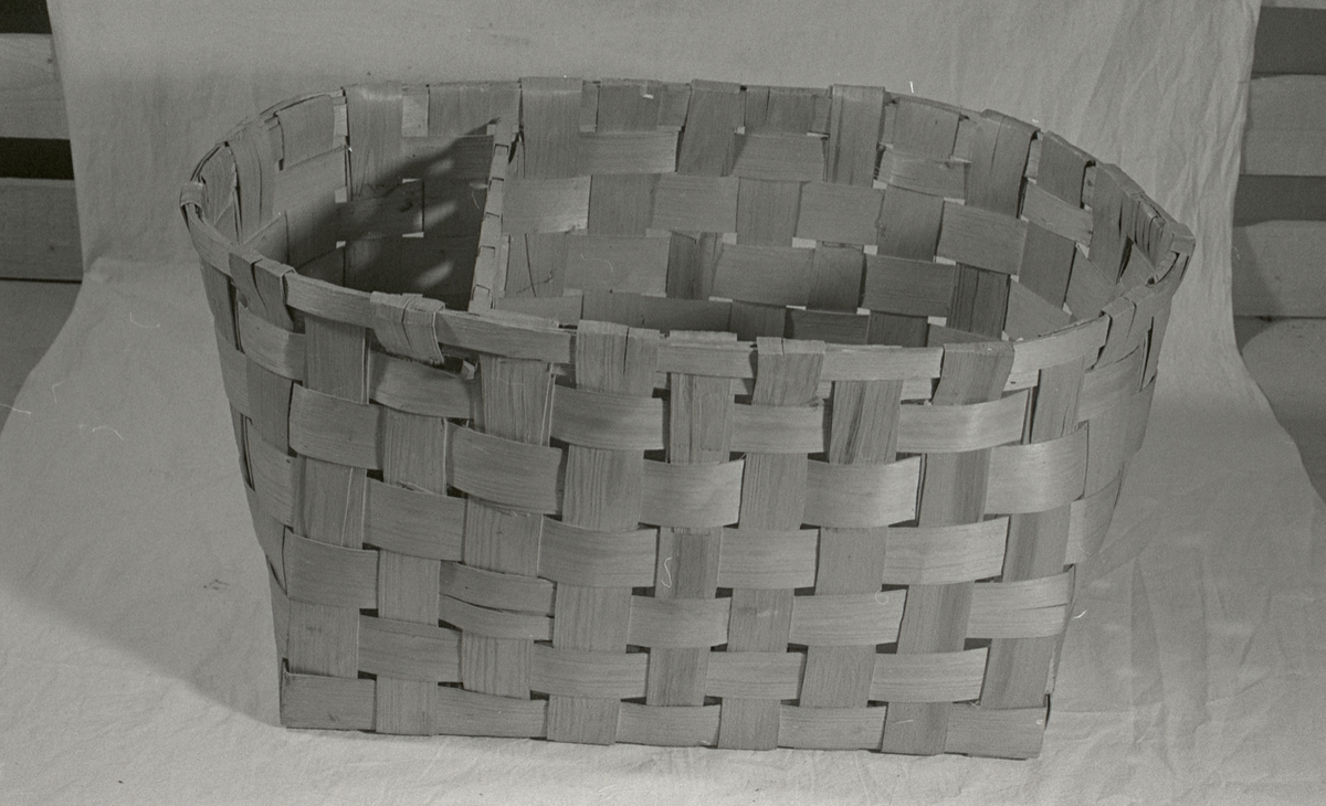 Furuspon, flettet, to rom.